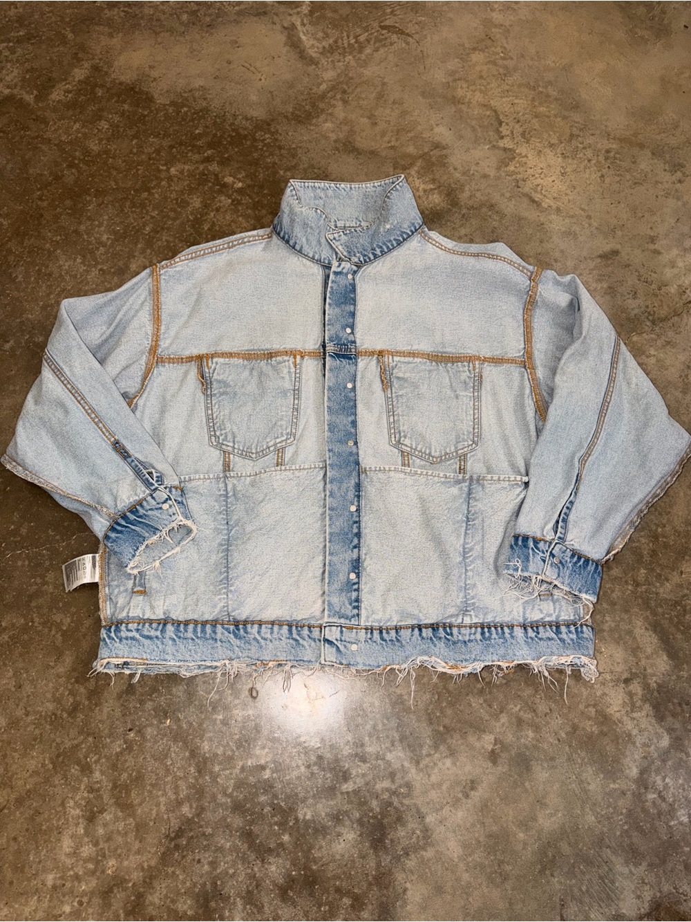 & Denim Distressed Oversized Denim Jacket Light Wash Raw Hem XL Fall Tailgate - Picture 7 of 12